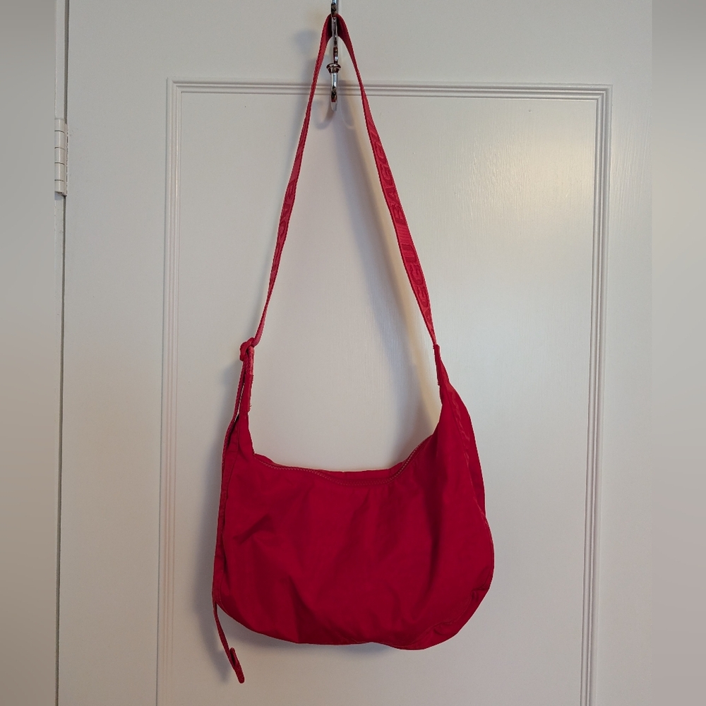 Baggu Candy Apple Red Medium Crescent Bag